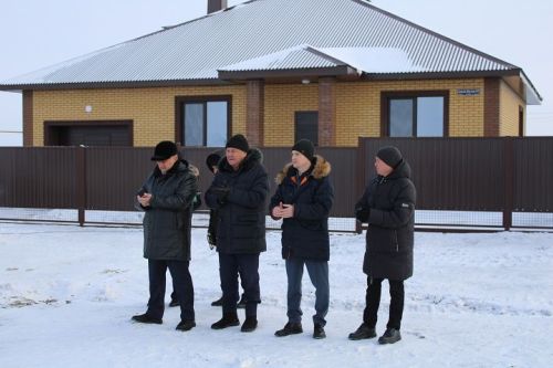 Новоселье в преддверии праздника: десять семей работников «Шешмаойл» получили ключи от новых домов