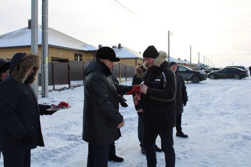 Новоселье в преддверии праздника: десять семей работников «Шешмаойл» получили ключи от новых домов