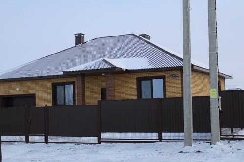 Новоселье в преддверии праздника: десять семей работников «Шешмаойл» получили ключи от новых домов