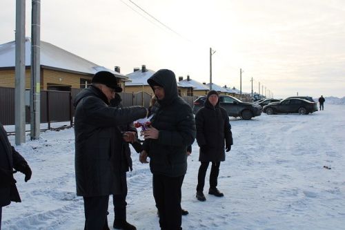 Новоселье в преддверии праздника: десять семей работников «Шешмаойл» получили ключи от новых домов