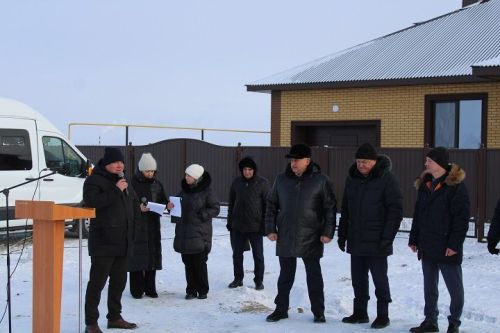 Новоселье в преддверии праздника: десять семей работников «Шешмаойл» получили ключи от новых домов