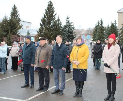 «Никто не забыт»: новошешминцы почтили память Неизвестного Солдата