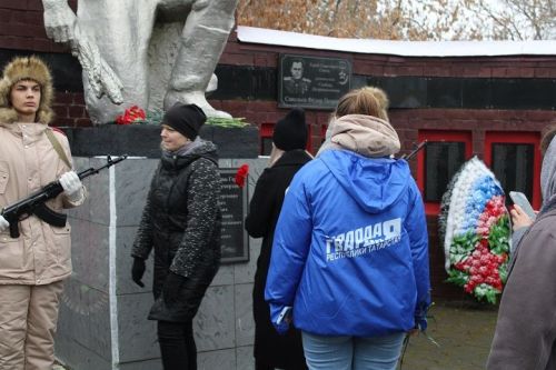 «Никто не забыт»: новошешминцы почтили память Неизвестного Солдата