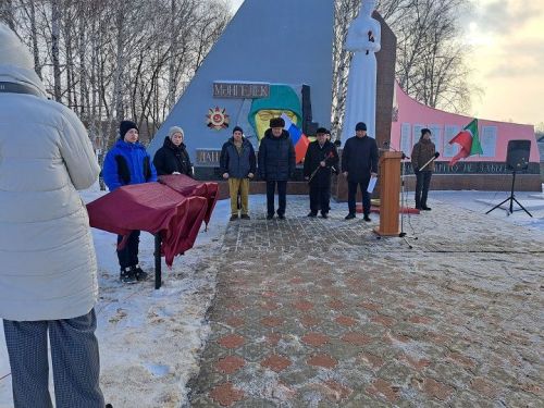 В поселке Красный Октябрь открыли мемориальные доски бойцам СВО