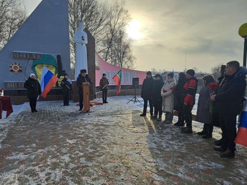 В поселке Красный Октябрь открыли мемориальные доски бойцам СВО