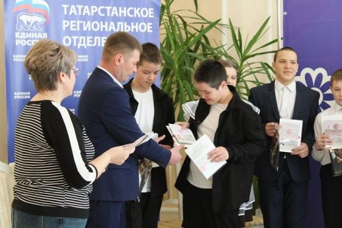 В преддверии Дня защитника Отечества в Новошешминском ЗАГС прошло чествование юбиляров и вручение паспортов (фоторепортаж)