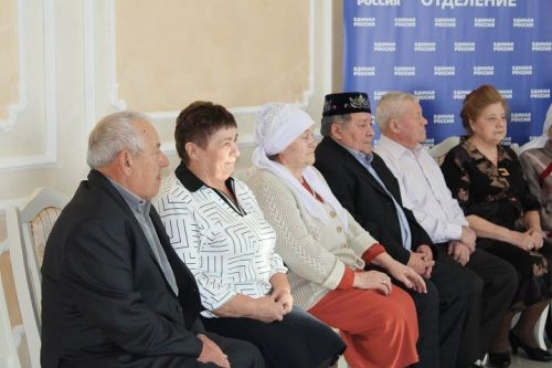 ЗАГСта биш алтын һәм бер сапфир туй үткәрелде
