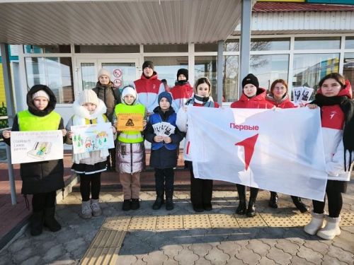 «Безопасные дороги»: Новошешминские автоинспекторы и школьники провели разъяснительную работу