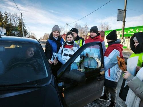 «Безопасные дороги»: Новошешминские автоинспекторы и школьники провели разъяснительную работу