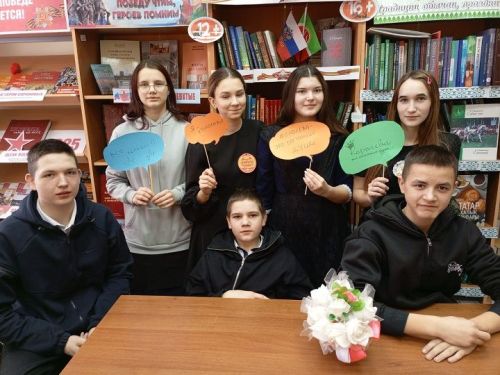 «Мы сегодня- королевы!»: В Ленинской сельской библиотеке прошел девичник