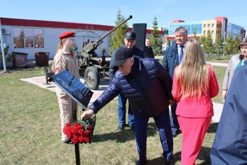 В Новошешминске открыли мемориальную доску Александру Орлову (фоторепортаж)