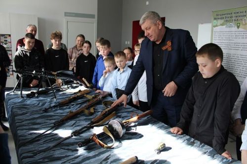 Пограничник — щит для народа, меч — для врага