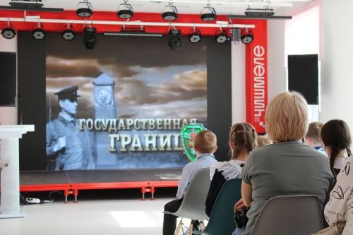 Пограничник — щит для народа, меч — для врага