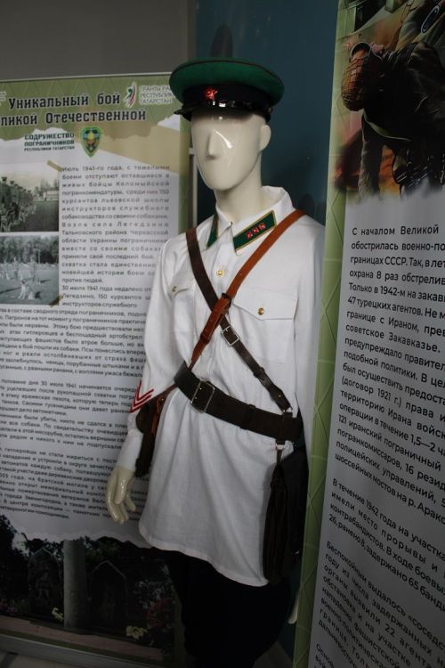 Пограничник — щит для народа, меч — для врага