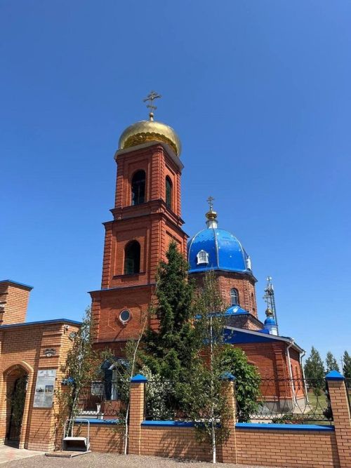 В Духов день в Новошешминском Троицком храме службу провел епископ Пахомий