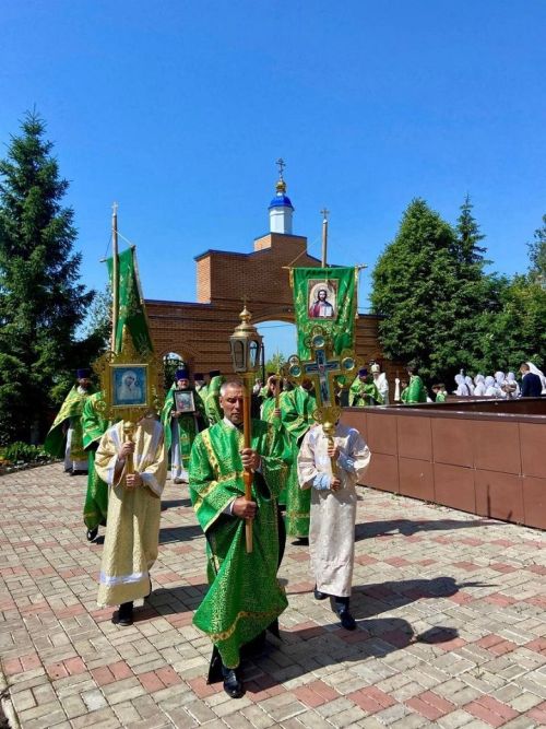 В Духов день в Новошешминском Троицком храме службу провел епископ Пахомий