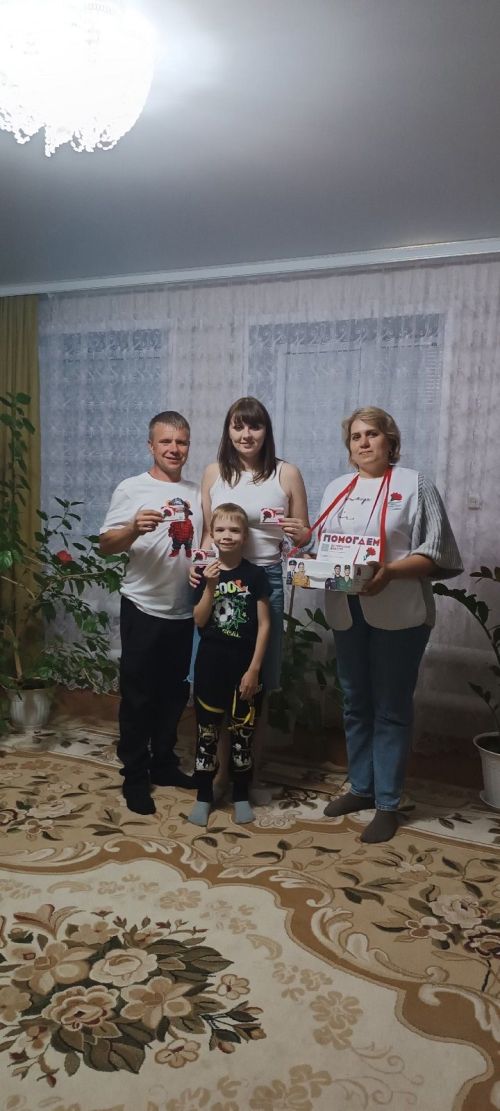 В Ленинском сельском поселении волонтеры продолжают акцию «Красная гвоздика»
