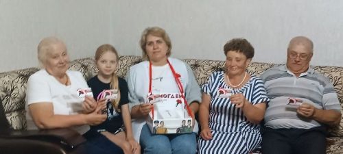 В Ленинском сельском поселении волонтеры продолжают акцию «Красная гвоздика»
