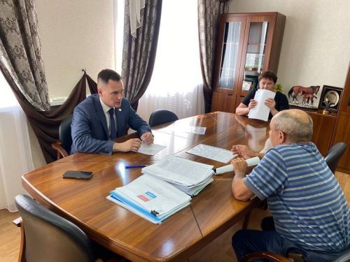Егор Тарнавский провел личный прием жителей Новошешминского района