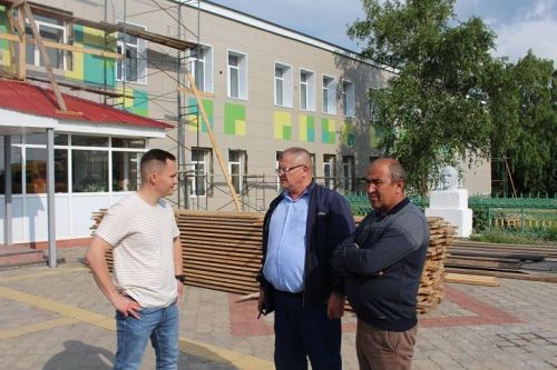 Контроль на объектах: Егор Тарнавский проверил ход строительства в районе