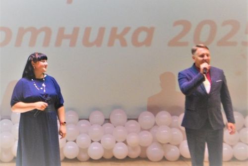 «Ак халатлы фәрештәләр»: Яңа Чишмәдә медицина хезмәткәрләрен хөрмәтләделәр