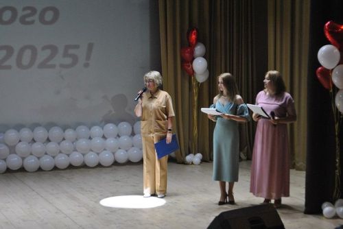 «Ак халатлы фәрештәләр»: Яңа Чишмәдә медицина хезмәткәрләрен хөрмәтләделәр