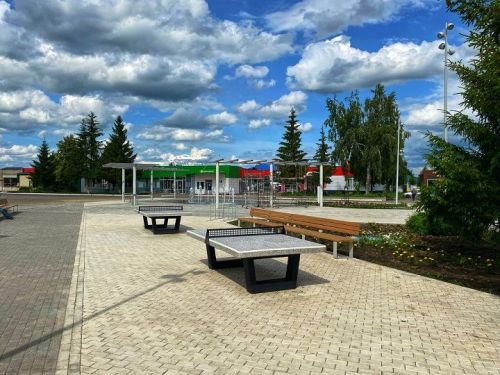 Завершается благоустройство площади у Новошешминского районного Дома культуры