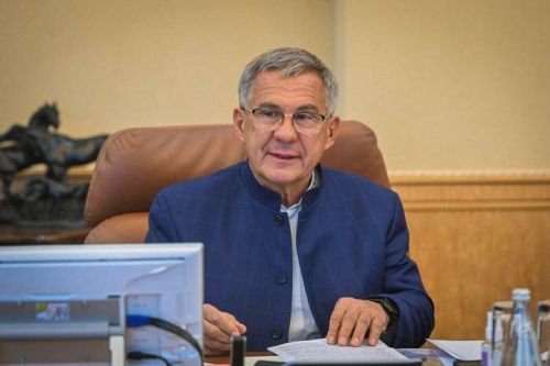 Рустам Минниханов поздравил жителей Татарстана с 105-летием образования республики