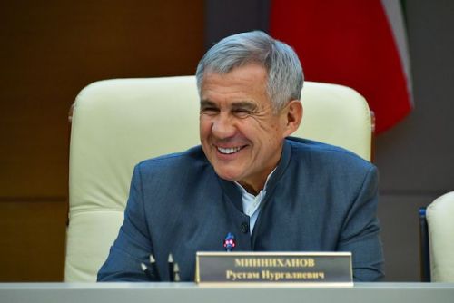Многодетные семьи Татарстана получат микроавтобусы ко Дню семьи