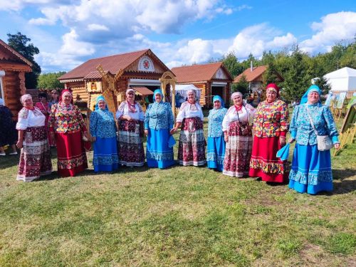 Новошешминские коллективы блестяще выступили на III Межрегиональном фольклорном фестивале «Луковая долина»