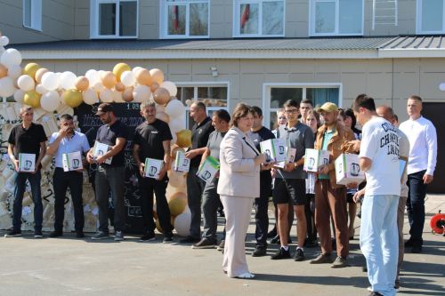 1 сентября в обновленную Новошешминскую гимназию пришли учиться 305 детей (фоторепортаж)