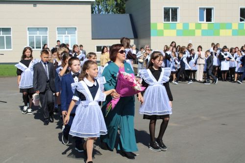 1 сентября в обновленную Новошешминскую гимназию пришли учиться 305 детей (фоторепортаж)