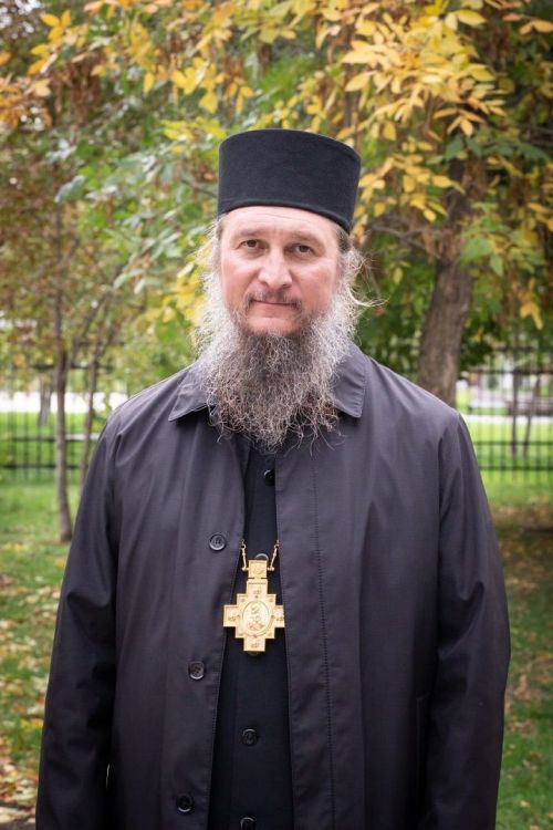 Епископ Пахомий поздравляет учащихся новошешминцев с Днем знаний