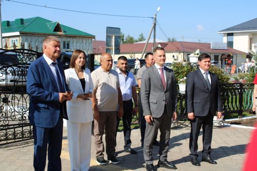1 сентября в обновленную Новошешминскую гимназию пришли учиться 305 детей (фоторепортаж)