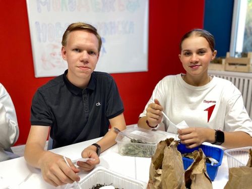 Тепло родного дома: молодежь Новошешминска поддержала участников СВО