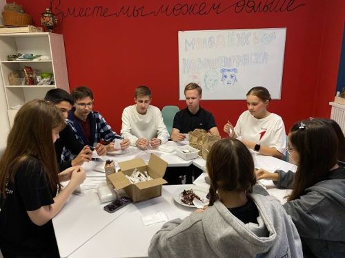 Тепло родного дома: молодежь Новошешминска поддержала участников СВО