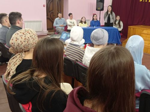 В Зиреклинском сельском клубе состоялся открытый диалог учащихся с студентами