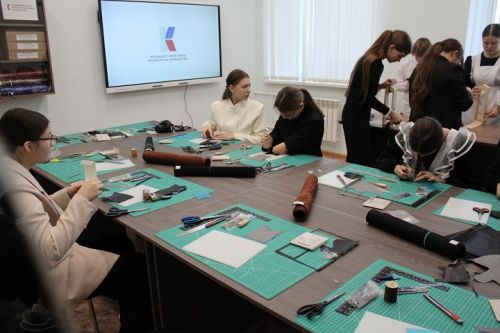 В Детской школе искусств состоялось открытие мастерской «Кожная мозаика» (фоторепортаж)