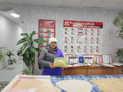 Тонкая нить заботы: Петропавловские мастерицы отправили бойцам СВО частичку домашнего тепла