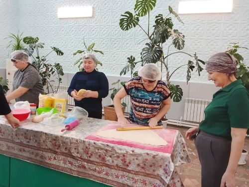 Тонкая нить заботы: Петропавловские мастерицы отправили бойцам СВО частичку домашнего тепла