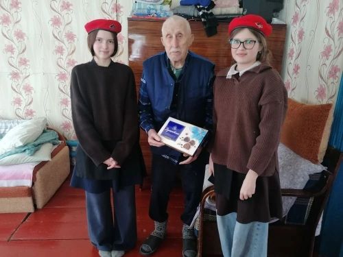 Живая история: юнармейцы Екатерининской школы в гостях у труженика тыла