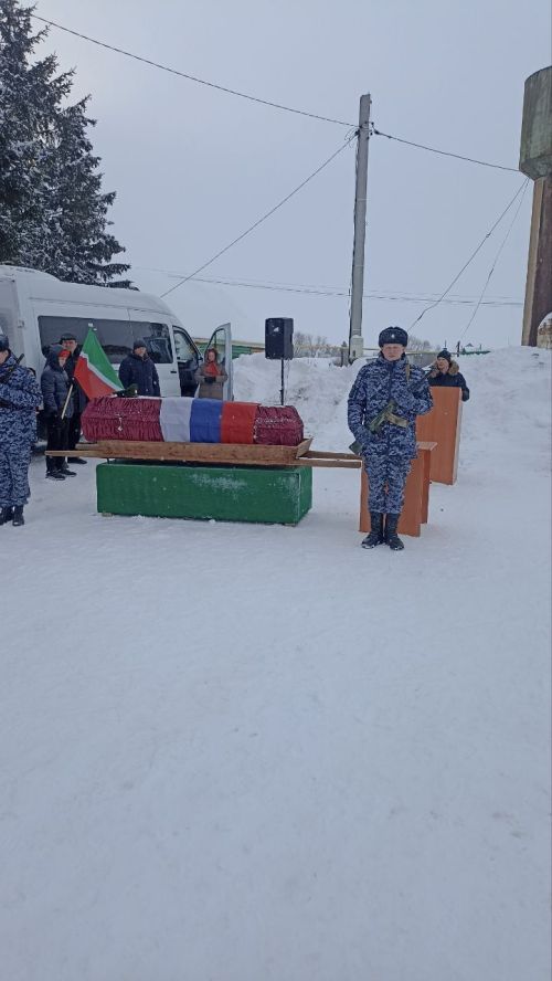 В селе Тубылгы Тау простились с бойцом, погибшим в зоне СВО