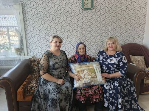 Долгожительница села принимала поздравления с 90-летним юбилеем