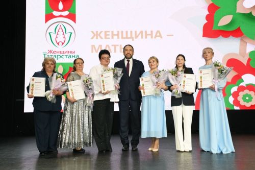 Многодетная мама из села Чувашская Чебоксарка Оксана Сидорова стала победительницей республиканского конкурса «Женщина Года. Мужчина года: женский взгляд»!