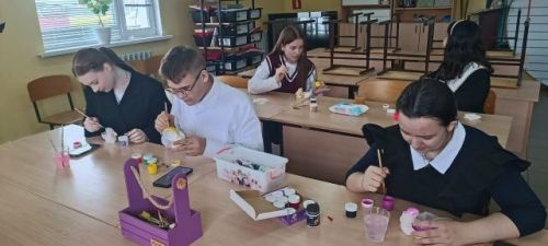 В Центре детского творчества прошли пасхальные мастер-классы для школьников