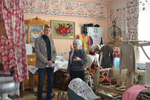 Республика һәм район вәкилләре Зирекле авыл җирлегендәге Мидхәт Газымов исемендәге музейга килделәр