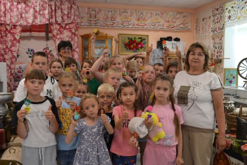 В музее Мидхата Газымова прошла познавательная экскурсия для ребят из Петропавловского пришкольного лагеря