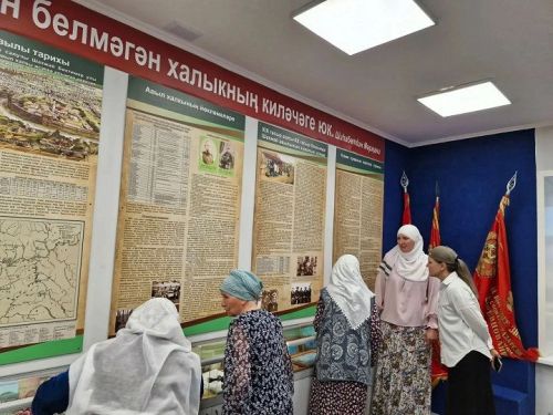 Шахмай музеенда сугыш чоры балалары белән очрашу уздырдылар