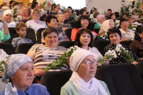 «Ангелы в белых халатах»: в Новошешминске чествовали героев медицины