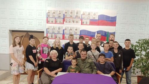 Безнең заман геройлары: Әдәмсә авылы клубында СВОчы белән очрашу